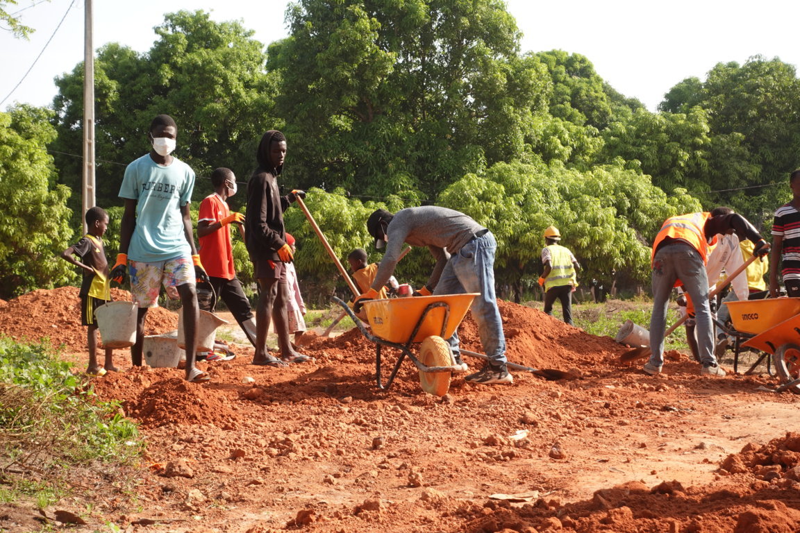 Formazione in Rammed Earth, architetture sostenibile in Africa con Baliuo Salo